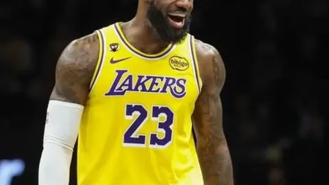 精彩对决！利物浦半场战平埃因霍温，索博斯洛伊与佩里西奇各展神威，范戴克制造争议点球！